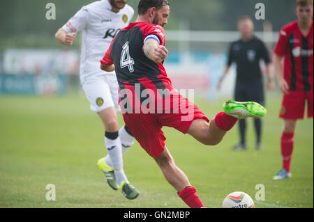 Regno Unito. 27 Agosto, 2016. Divisione Evo-Stik 1 a sud e ad Ovest; Winchester FC v Tiverton Town FC. La città di Winchester skipper Jamie marrone con un credito di gioco: Flashspix/Alamy Live News Foto Stock