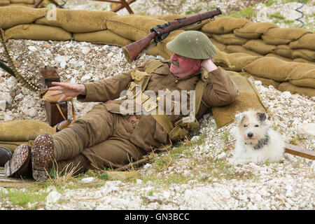 La vita nelle trincee della Prima guerra mondiale, rievocazione storica in blandford rally a vapore Foto Stock