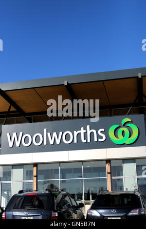 Woolworths - uno dei più grandi supermercati australiani in Hunt Club Cranbourne East Melbourne Victoria Australia Foto Stock