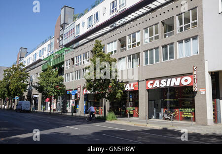 Kochstrasse; 68-73, blocco 4 per la IBA Internationale Bauausstellung Project 1987, dagli architetti Josep Martorell, Oriol Bohigas, Foto Stock