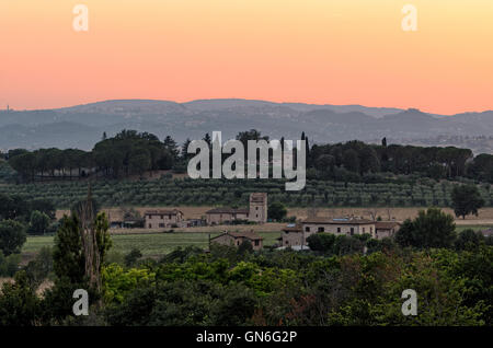 Umbria, tramonto sulle colline vicino ad Assisi Foto Stock