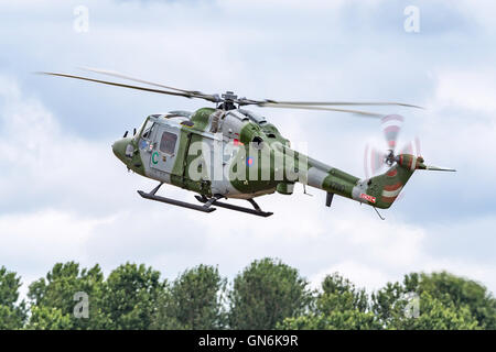 British Army (Royal Army) aria Corps (AAC) Westland Lynx AH7 ricognizione sul campo di battaglia in elicottero. Foto Stock