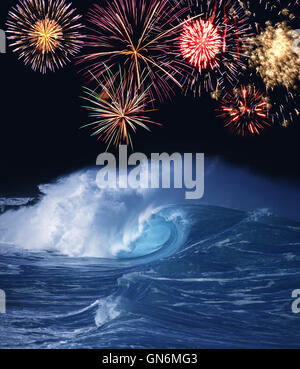 FUOCHI D'ARTIFICIO COMPOSITO TEMPESTOSO 10 METRI SHOREBREAK ONDA DI MARE Foto Stock