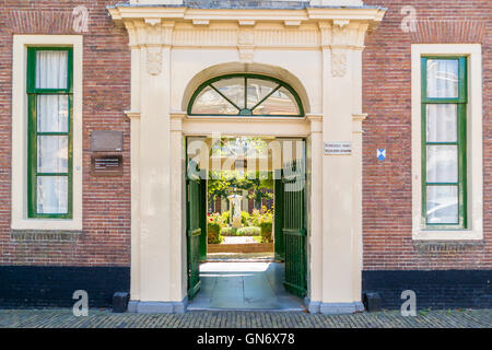 Cancello di ingresso del cortile Wildemanshofje in Alkmaar, North Holland, Paesi Bassi Foto Stock