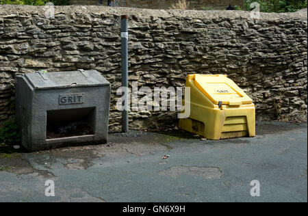 Sale sulle strade e gli scomparti di graniglia, Stow-su-il-Wold, Gloucestershire, England, Regno Unito Foto Stock