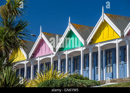 Cabine sulla spiaggia, sul lungomare di Weymouth Dorset, Foto Stock