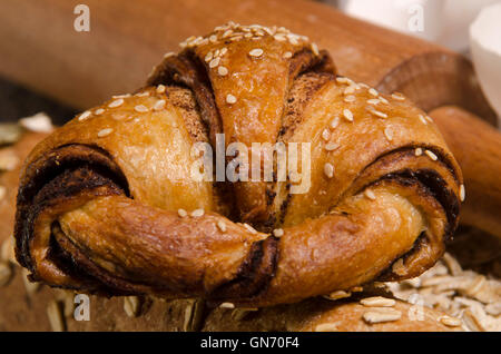 Cioccolata ripiena croissant pasticceria snack Foto Stock