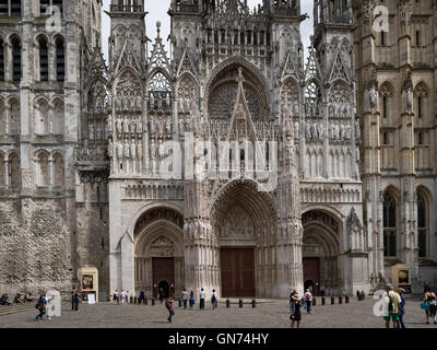 L'esterno della cattedrale di Notre-dame de l'Assomption de Rouen, Francia Foto Stock