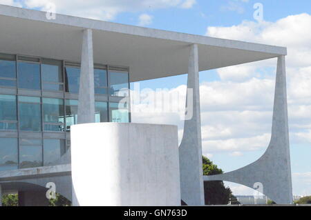 Brasilia edifici governativi e plaza che mostra la Camera dei deputati e del senato capitale del Brasile Foto Stock