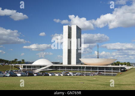 Brasilia edifici governativi e plaza che mostra la Camera dei deputati e del senato capitale del Brasile Foto Stock