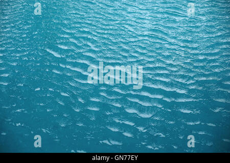 Rip blu acqua in piscina come sfondo Foto Stock