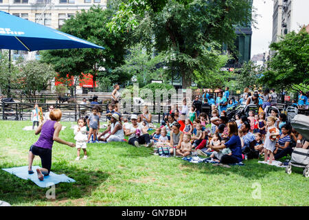 New York City, NY NYC Manhattan, Midtown, Union Square Park, parco pubblico, Summer in the Square, serie di intrattenimento settimanale, attività, narrazione interattiva Foto Stock