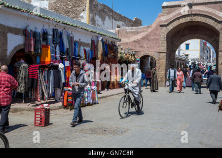 Essaouira, Marocco. Scena di strada, Avenue Mohammed Zerktouni. Foto Stock