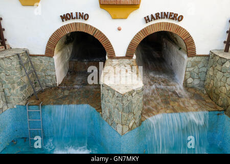 Esterno del rinnovato mulino di fiori al giardino botanico, Molino de Inca, Torremolinos, Andalusia, Spagna. Foto Stock