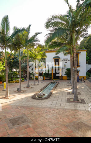 Cortile del giardino botanico, Molino de Inca, Torremolinos, Andalusia, Spagna. Foto Stock