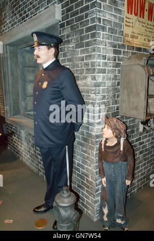 Scena di Charlie Chaplin film il capretto, statue di cera Foto Stock