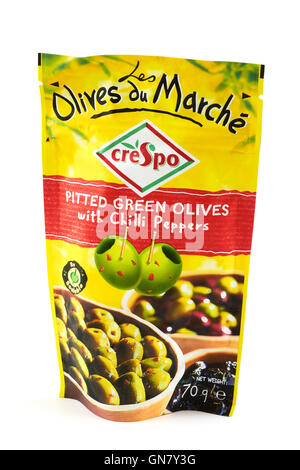 Crespo di olive verdi snocciolate con peperoncino piccante Foto Stock
