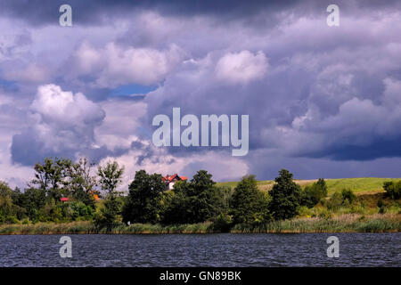 Gite in barca nel Sniardwy il lago più grande in Polonia si trova nel Masurian Lake District del voivodato Warmian-Masurian, Polonia. Foto Stock