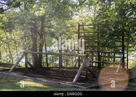 Combattere la corsa a ostacoli a Camp Buckner presso l'Accademia Militare degli Stati Uniti, West Point, NY, STATI UNITI D'AMERICA Foto Stock