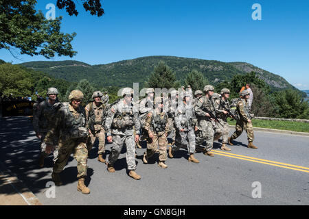 Classe di 2020 marzo-back Parade presso l'Accademia Militare degli Stati Uniti, West Point, NY, STATI UNITI D'AMERICA Foto Stock