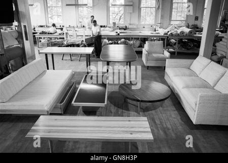 Benjamin C. Thompson's warehouse in Cambridge, che mostra una varietà di oggetti che sono stati venduti nella progettazione di dimettersi D/R store di Cambridge, Massachusetts. Foto Stock