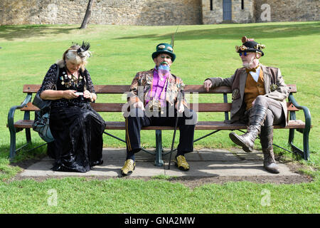 Lincoln, Regno Unito. Il 29 agosto, 2016. Ultimo giorno del più grande festival steampunk in Europa, che si svolge intorno al centro storico della città di Lincoln. Steampunks hanno viaggiato da tutti gli angoli del globo per essere all'evento di oggi . Credito: Ian Francesco/Alamy Live News Foto Stock