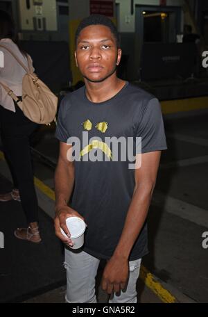 New York, NY, STATI UNITI D'AMERICA. Il 29 agosto, 2016. Christopher Gallant fuori e circa per celebrità Candids - MON, New York, NY Agosto 29, 2016. Credito: Derek Storm/Everett raccolta/Alamy Live News Foto Stock