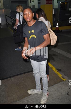 New York, NY, STATI UNITI D'AMERICA. Il 29 agosto, 2016. Christopher Gallant fuori e circa per celebrità Candids - MON, New York, NY Agosto 29, 2016. Credito: Derek Storm/Everett raccolta/Alamy Live News Foto Stock