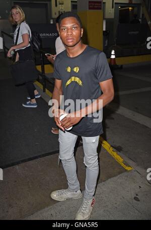 New York, NY, STATI UNITI D'AMERICA. Il 29 agosto, 2016. Christopher Gallant fuori e circa per celebrità Candids - MON, New York, NY Agosto 29, 2016. Credito: Derek Storm/Everett raccolta/Alamy Live News Foto Stock