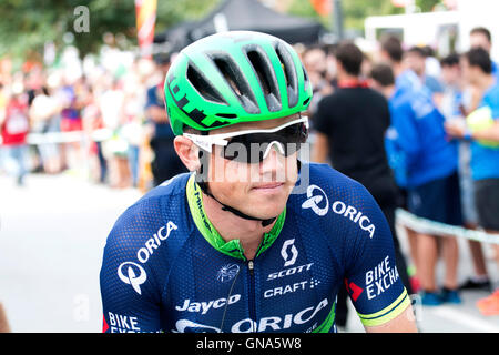 Lugones, Spagna. 29 Agosto, 2016. Simon GERRANS (Orica Bikeexchange) durante la partenza della decima tappa della corsa di ciclismo de 'La Vuelta a España " (Tour di Spagna) tra Lugones e laghi di Covadonga ad Agosto 29, 2016 in Lugones, Spagna. Credito: David Gato/Alamy Live News Foto Stock