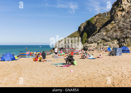 I turisti sulla Lusty Glaze beach in Newquay, Cornwall. Foto Stock