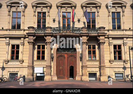 La facciata della Andrassy palazzo universitario, Budapest Foto Stock