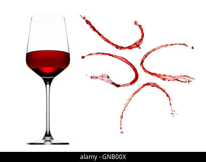 Vino rosso schizzi con vetro isolato su sfondo bianco Foto Stock