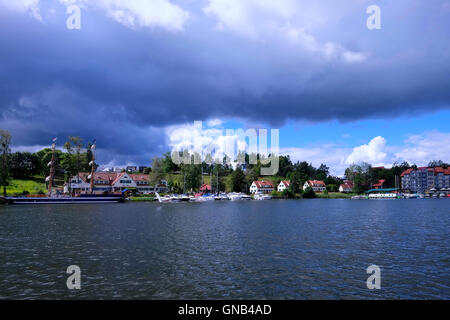 Gite in barca nel Sniardwy il lago più grande in Polonia si trova nel Masurian Lake District del voivodato Warmian-Masurian, Polonia. Foto Stock