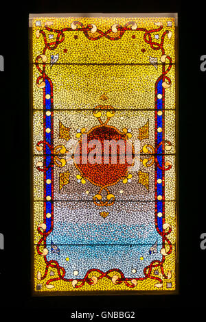 Xix secolo americano Terra, Aria, Fuoco e Acqua in vetro colorato dalla Belcher mosaico di vetro Azienda di Newark, New Jersey. Foto Stock