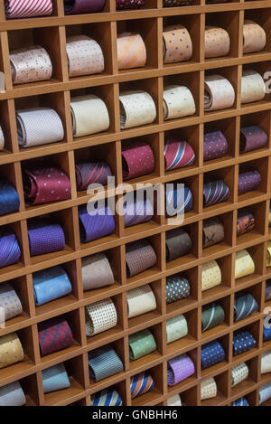Display in legno di seta Cravatte cravat Foto Stock