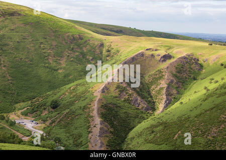 Guardando attraverso la cardatura Mill Valley sulla lunga Mynd, Shropshire, Inghilterra, Regno Unito Foto Stock