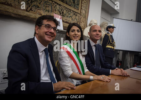 Roma, Italia. Il 29 agosto, 2016. Luca Pancalli, Virginia Raggi e Daniele Frongia mostrato durante il romano atleti paralimpici in partenza per Rio Olimpiadi. © Andrea Ronchini/Pacific Press/Alamy Live News Foto Stock