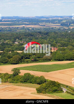 Parapendio, paracadutismo, vela e sport estivi Foto Stock