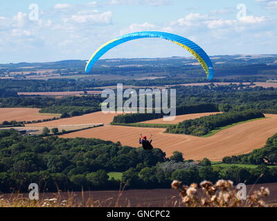 Parapendio, paracadutismo, vela e sport estivi Foto Stock