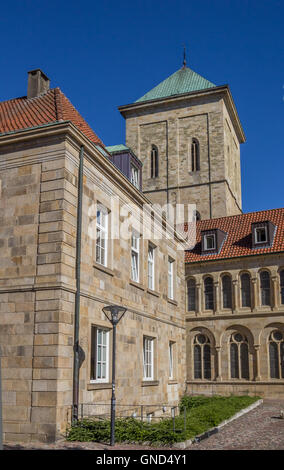 La torre della chiesa del duomo in Osnabruck, Germania Foto Stock