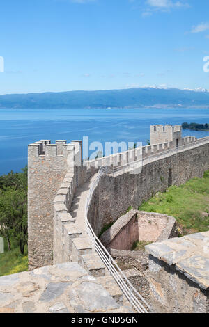 Ohrid fortezza di mura e vista lago, Macedonia Foto Stock
