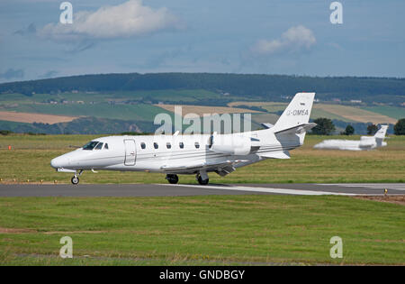 Un 2006 Luton basato Cessna Citation XLS getto uscente Inverness Aeroporto scozzese. SCO 11,209 Foto Stock