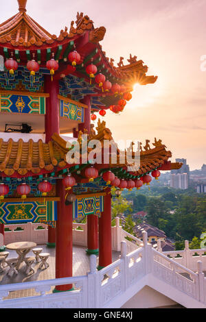 Tramonto Dorato a Thean Hou tempio buddista, Kuala Lumpur, Malesia Foto Stock