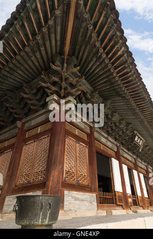 Myeongjeongjeon, la sala principale del Palazzo Changgyeonggung a Seul, Corea del Sud, visto dal lato & vicino a. Foto Stock