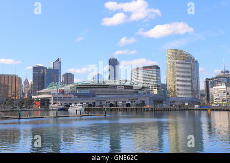 Paesaggio urbano di Melbourne e Docklands Harbour a Melbourne in Australia. Foto Stock