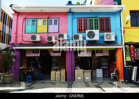 Edifici colorati in India Street a Kuching, Sarawak, Malesia. Foto Stock