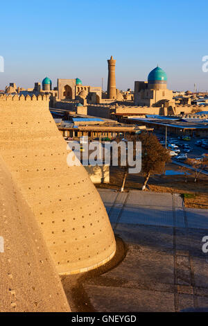 Uzbekistan Bukhara, patrimonio mondiale dell'Unesco, la moschea Kalon e Arca fortezza Foto Stock