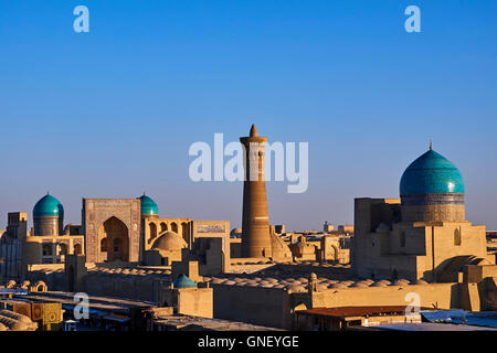 Uzbekistan Bukhara, Patrimonio Mondiale dell Unesco, Kalon Moschea e minareto, Madrasah Mir I Paesi arabi Foto Stock