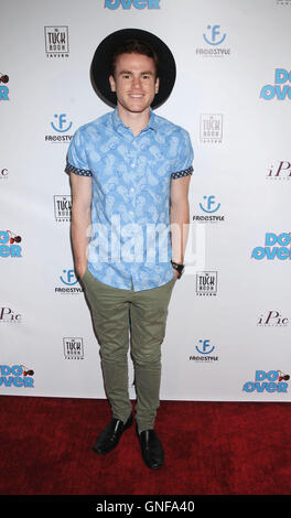 Los Angeles, California, USA. Il 29 agosto, 2016. 29 agosto 2016 - Los Angeles California USA. Attore JUSTIN TINUCCI a "Over'' Premiere detenute all'iPic Teatri, Westwood, Los Angeles. Credito: Paolo Fenton/ZUMA filo/Alamy Live News Foto Stock